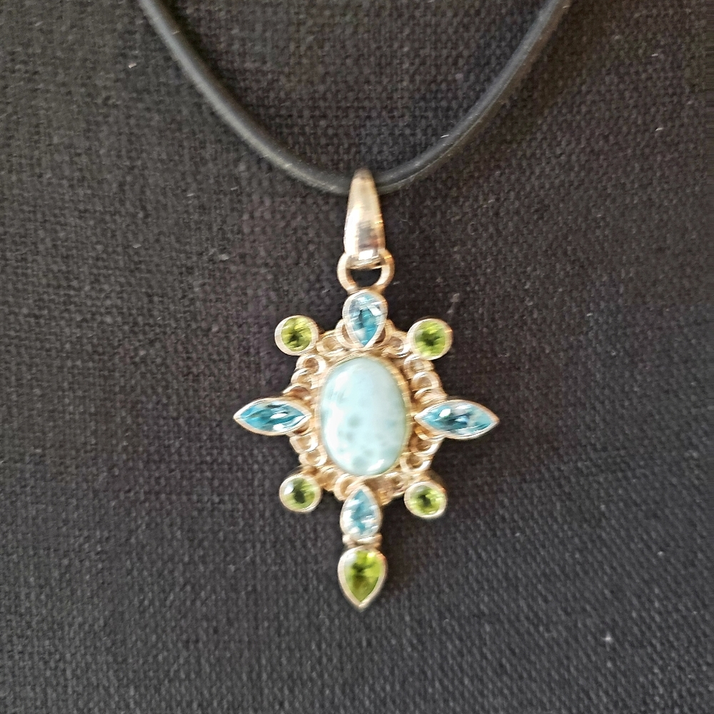 Multi stone with stretch chain